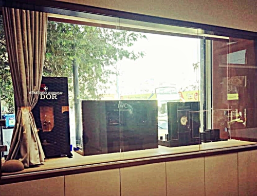 Συρόμενα SECURIT σε βιτρίνα