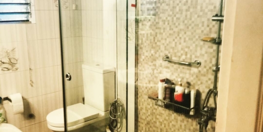 Ντουζιέρα με Κρύσταλλα 10 χιλιοστών (2 σταθερά και ένα συρόμενο) SECURIT με οδηγούς και στηρίγματα inox.