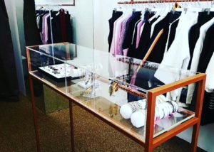 Plexiglass Display Κατασκευή