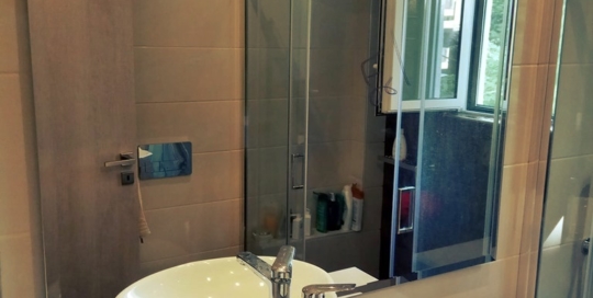 Κρεμαστός καθρέπτης μπάνιου